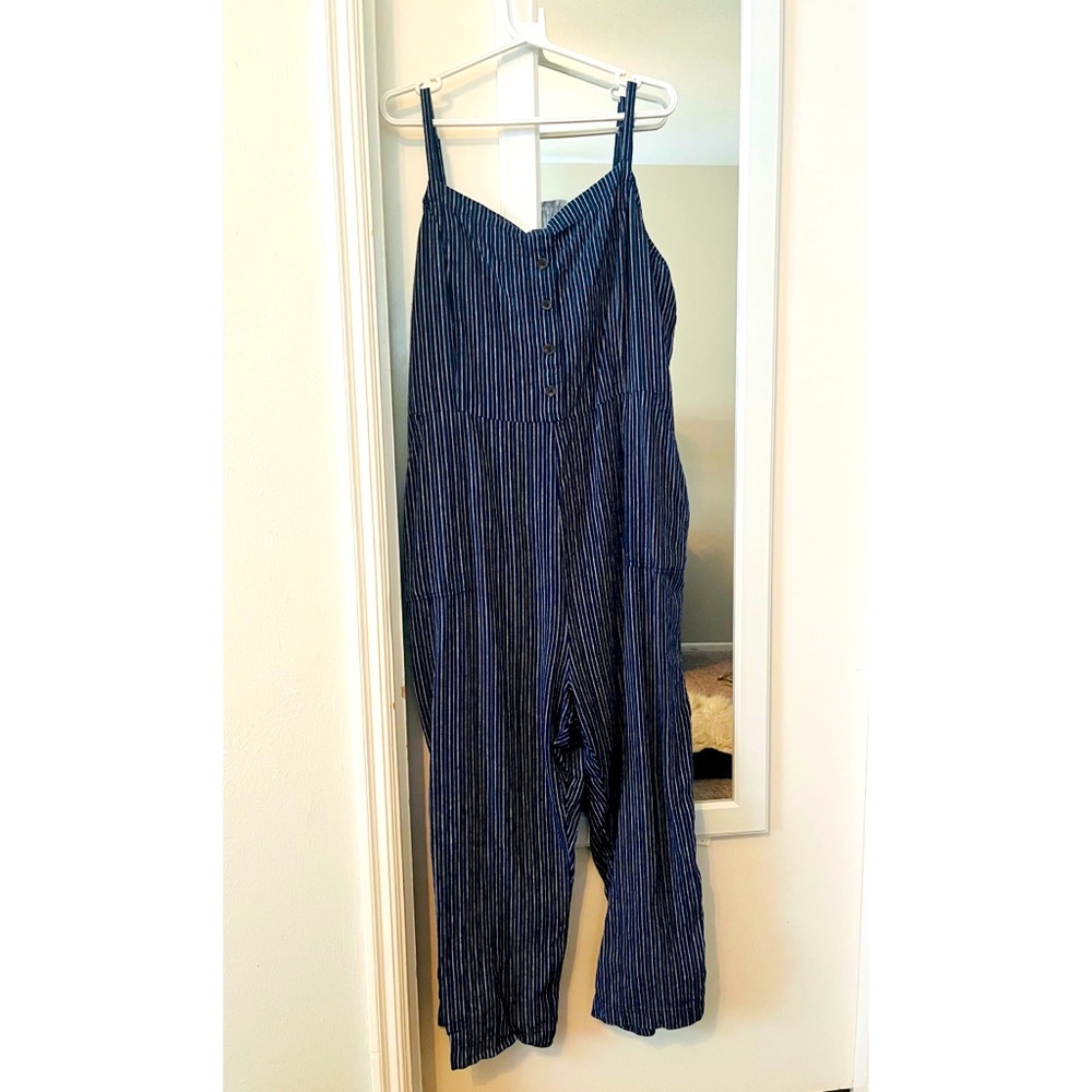 Old Navy linen blend button front blue striped jumpsuit. Size XXL.
